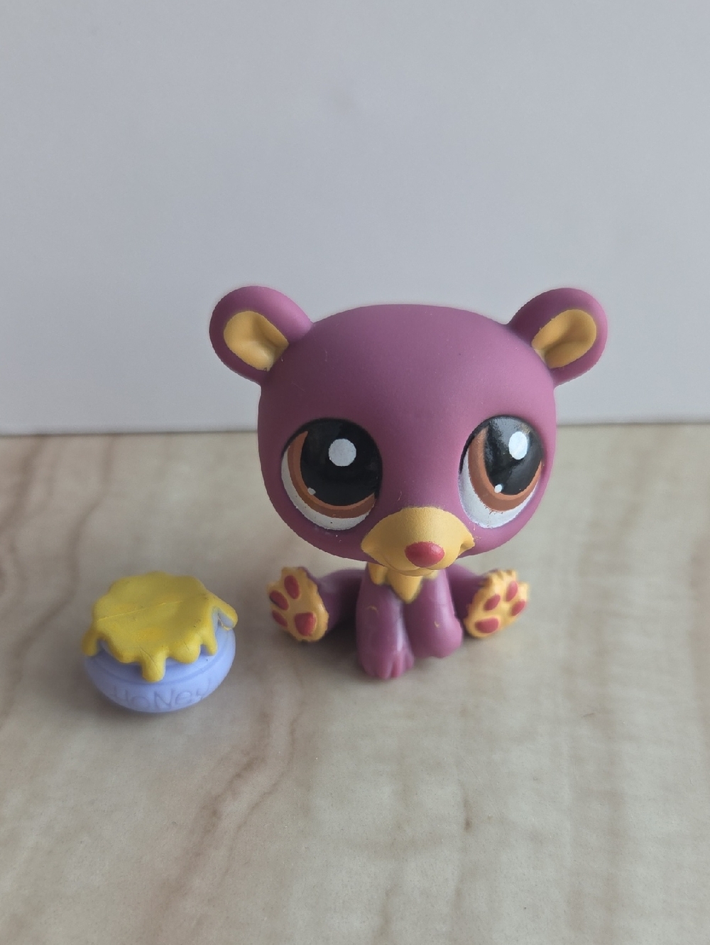 Littlest Pet Shop #1602 Bear With Honey Pot! Hasbro LPS
